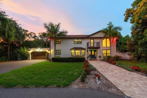 Villa ou maison à Belleair Bluffs, Floride 5 chambres, 440.36 m2 № 2313093