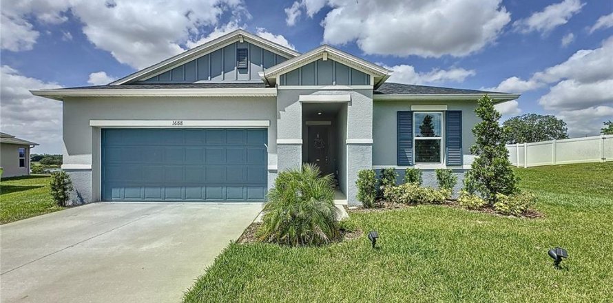 House in Mascotte, Florida 4 bedrooms, 158.58 sq.m. № 1717913