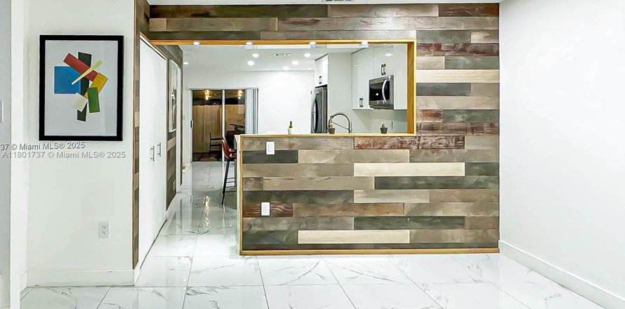 Townhouse in Miami, Florida 3 bedrooms, 121.52 sq.m. № 1688688