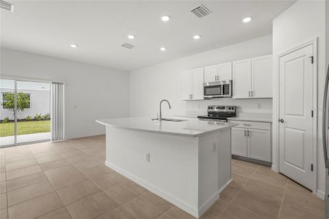 Townhouse in Sarasota, Florida 3 bedrooms, 127.55 sq.m. № 1803898 - photo 2