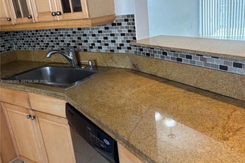 Appartement à louer à Miami, Floride: 2 chambres, 122.35 m2 № 1995033 - photo 10