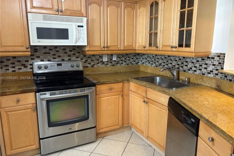 Appartement à louer à Miami, Floride: 2 chambres, 122.35 m2 № 1995033 - photo 6