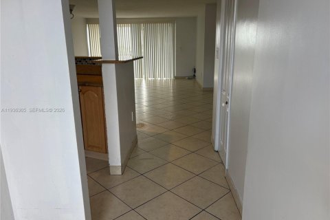Appartement à louer à Miami, Floride: 2 chambres, 122.35 m2 № 1995033 - photo 3