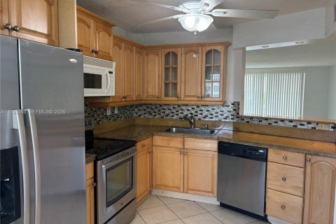 Appartement à louer à Miami, Floride: 2 chambres, 122.35 m2 № 1995033 - photo 12