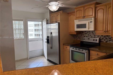 Appartement à louer à Miami, Floride: 2 chambres, 122.35 m2 № 1995033 - photo 1