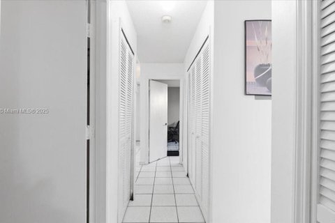 Casa en venta en Hialeah, Florida, 3 dormitorios, 142.88 m2 № 1942699 - foto 17