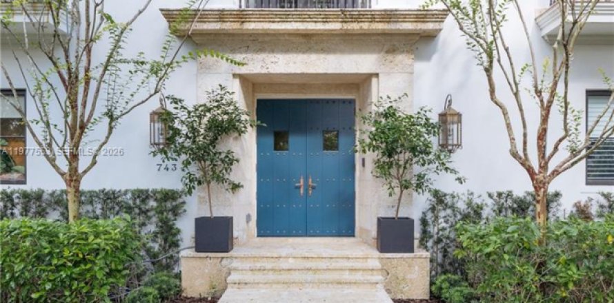 Touwnhouse à Coral Gables, Floride 4 chambres, 394.83 m2 № 2080160