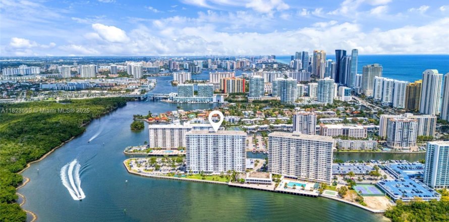 Condo in Sunny Isles Beach, Florida, 1 bedroom № 1794044