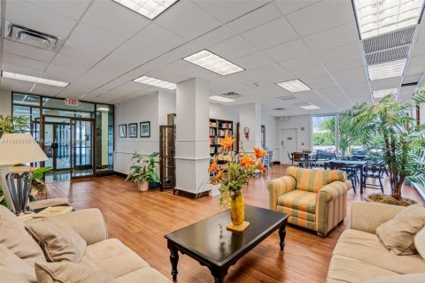 Condo in Sunny Isles Beach, Florida, 1 bedroom  № 1794044 - photo 15