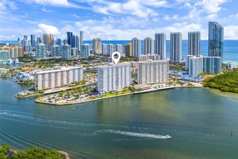Condo in Sunny Isles Beach, Florida, 1 bedroom  № 1794044 - photo 3