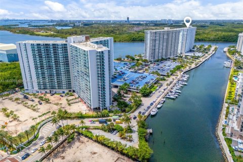 Condo in Sunny Isles Beach, Florida, 1 bedroom  № 1794044 - photo 20