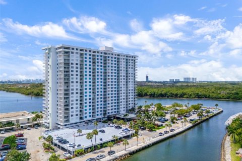 Condo in Sunny Isles Beach, Florida, 1 bedroom  № 1794044 - photo 10