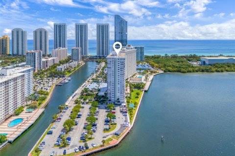 Condo in Sunny Isles Beach, Florida, 1 bedroom  № 1794044 - photo 2