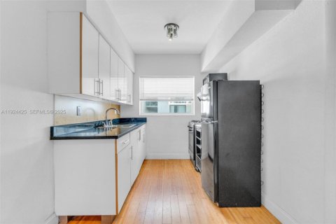 Купить кондоминиум в Майами-Бич, Флорида 43.2м2, № 1982531 - фото 11