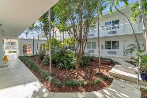 Купить кондоминиум в Майами-Бич, Флорида 43.2м2, № 1982531 - фото 25