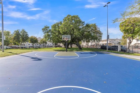 Купить кондоминиум в Майами-Бич, Флорида 43.2м2, № 1982531 - фото 30