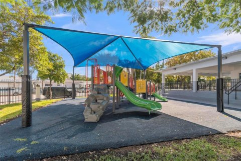 Купить кондоминиум в Майами-Бич, Флорида 43.2м2, № 1982531 - фото 29