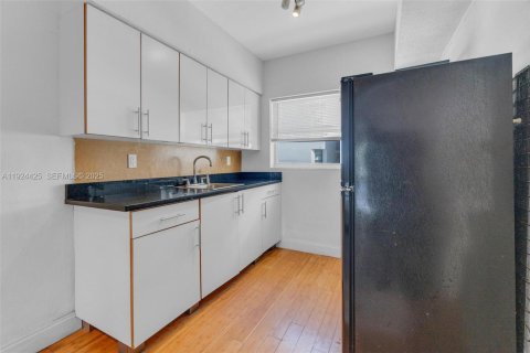 Купить кондоминиум в Майами-Бич, Флорида 43.2м2, № 1982531 - фото 10