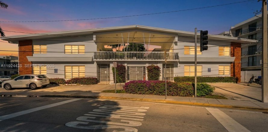 Студия в кондо в Майами-Бич, Флорида № 1982531