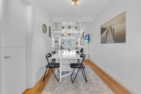 Купить кондоминиум в Майами-Бич, Флорида 43.2м2, № 1982531 - фото 15