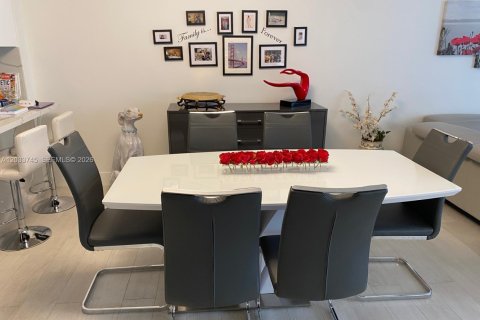 Condo in Miami Beach, Florida, 2 bedrooms  № 2078035 - photo 5