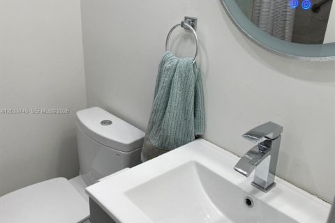 Condo in Miami Beach, Florida, 2 bedrooms  № 2078035 - photo 9