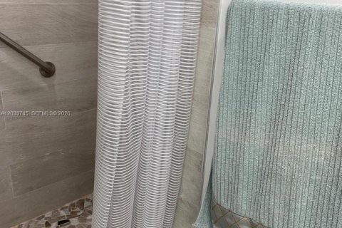 Condo in Miami Beach, Florida, 2 bedrooms  № 2078035 - photo 10