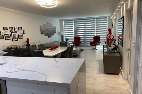 Condo in Miami Beach, Florida, 2 bedrooms  № 2078035 - photo 4