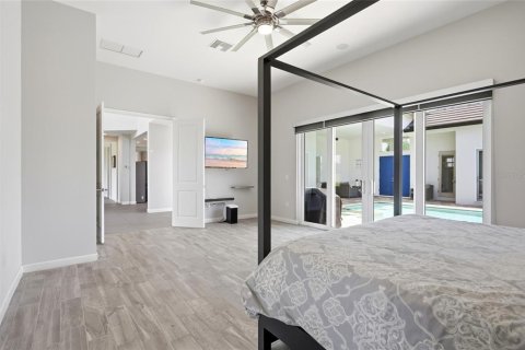 House in Davenport, Florida 4 bedrooms, 270.35 sq.m. № 2151977 - photo 30