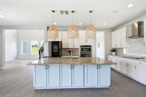 House in Davenport, Florida 4 bedrooms, 270.35 sq.m. № 2151977 - photo 19
