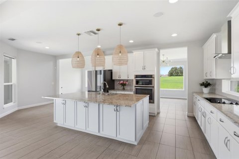House in Davenport, Florida 4 bedrooms, 270.35 sq.m. № 2151977 - photo 18