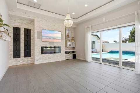 House in Davenport, Florida 4 bedrooms, 270.35 sq.m. № 2151977 - photo 14