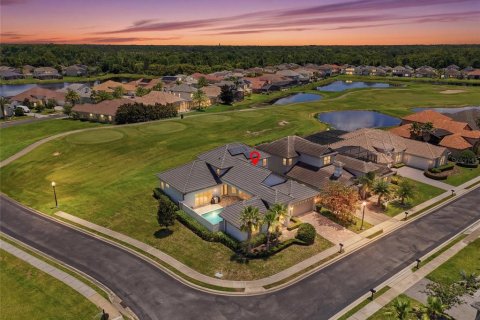 House in Davenport, Florida 4 bedrooms, 270.35 sq.m. № 2151977 - photo 3