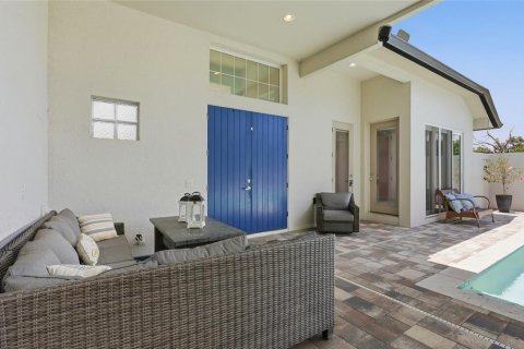 House in Davenport, Florida 4 bedrooms, 270.35 sq.m. № 2151977 - photo 9
