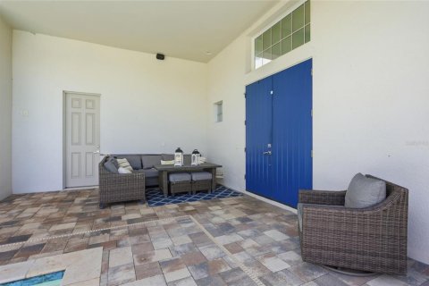 House in Davenport, Florida 4 bedrooms, 270.35 sq.m. № 2151977 - photo 8