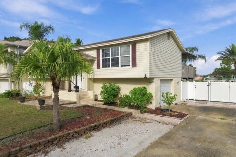 Villa ou maison à vendre à Tarpon Springs, Floride: 3 chambres, 131.64 m2 № 2400453 - photo 9