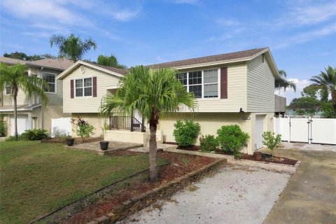Villa ou maison à vendre à Tarpon Springs, Floride: 3 chambres, 131.64 m2 № 2400453 - photo 11
