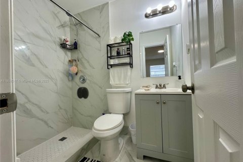 House in Miramar, Florida 2 bedrooms, 191.29 sq.m. № 1965530 - photo 11