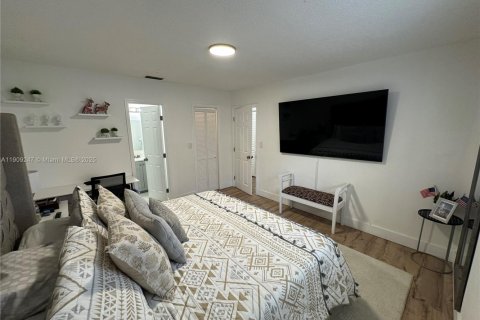 House in Miramar, Florida 2 bedrooms, 191.29 sq.m. № 1965530 - photo 12