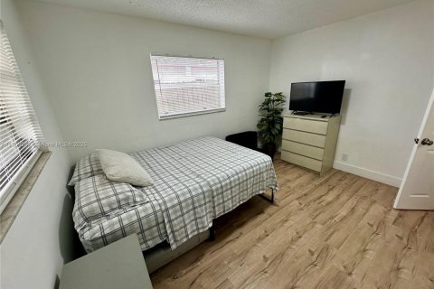 House in Miramar, Florida 2 bedrooms, 191.29 sq.m. № 1965530 - photo 10