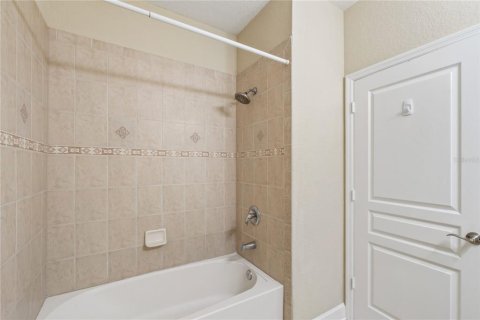 Townhouse in Orlando, Florida 3 bedrooms, 186.73 sq.m. № 1884649 - photo 18