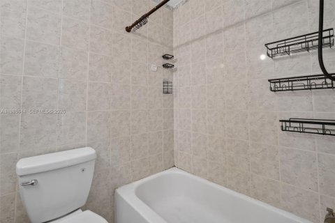 Adosado en alquiler en Pembroke Pines, Florida, 4 dormitorios, 150.13 m2 № 2047084 - foto 18