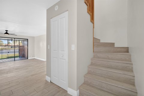 Adosado en alquiler en Pembroke Pines, Florida, 4 dormitorios, 150.13 m2 № 2047084 - foto 2