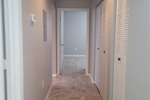 Townhouse in Tampa, Florida 3 bedrooms, 124.95 sq.m. № 1913457 - photo 11