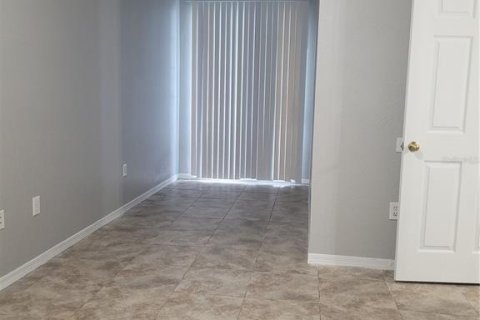 Townhouse in Tampa, Florida 3 bedrooms, 124.95 sq.m. № 1913457 - photo 12