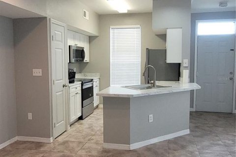 Townhouse in Tampa, Florida 3 bedrooms, 124.95 sq.m. № 1913457 - photo 7