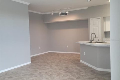 Townhouse in Tampa, Florida 3 bedrooms, 124.95 sq.m. № 1913457 - photo 8