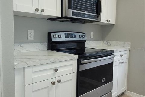 Townhouse in Tampa, Florida 3 bedrooms, 124.95 sq.m. № 1913457 - photo 5