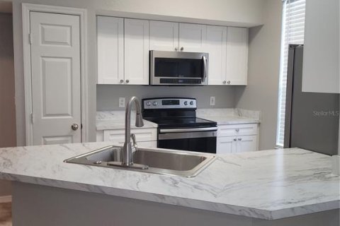 Townhouse in Tampa, Florida 3 bedrooms, 124.95 sq.m. № 1913457 - photo 4