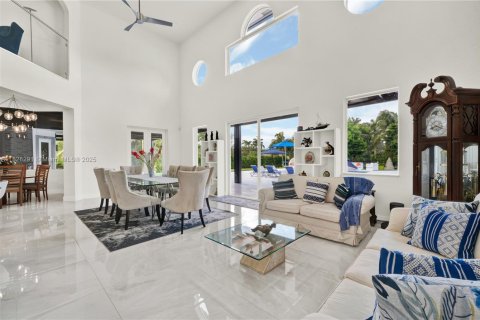 House in Plantation, Florida 5 bedrooms, 455.69 sq.m. № 1800885 - photo 23
